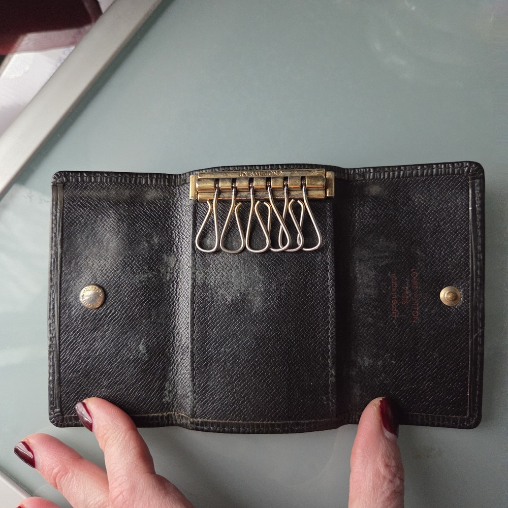 Authentic!!! Vintage! Black Epi Louis Vuitton Key and Card Holder 2003 - Picture 10 of 16